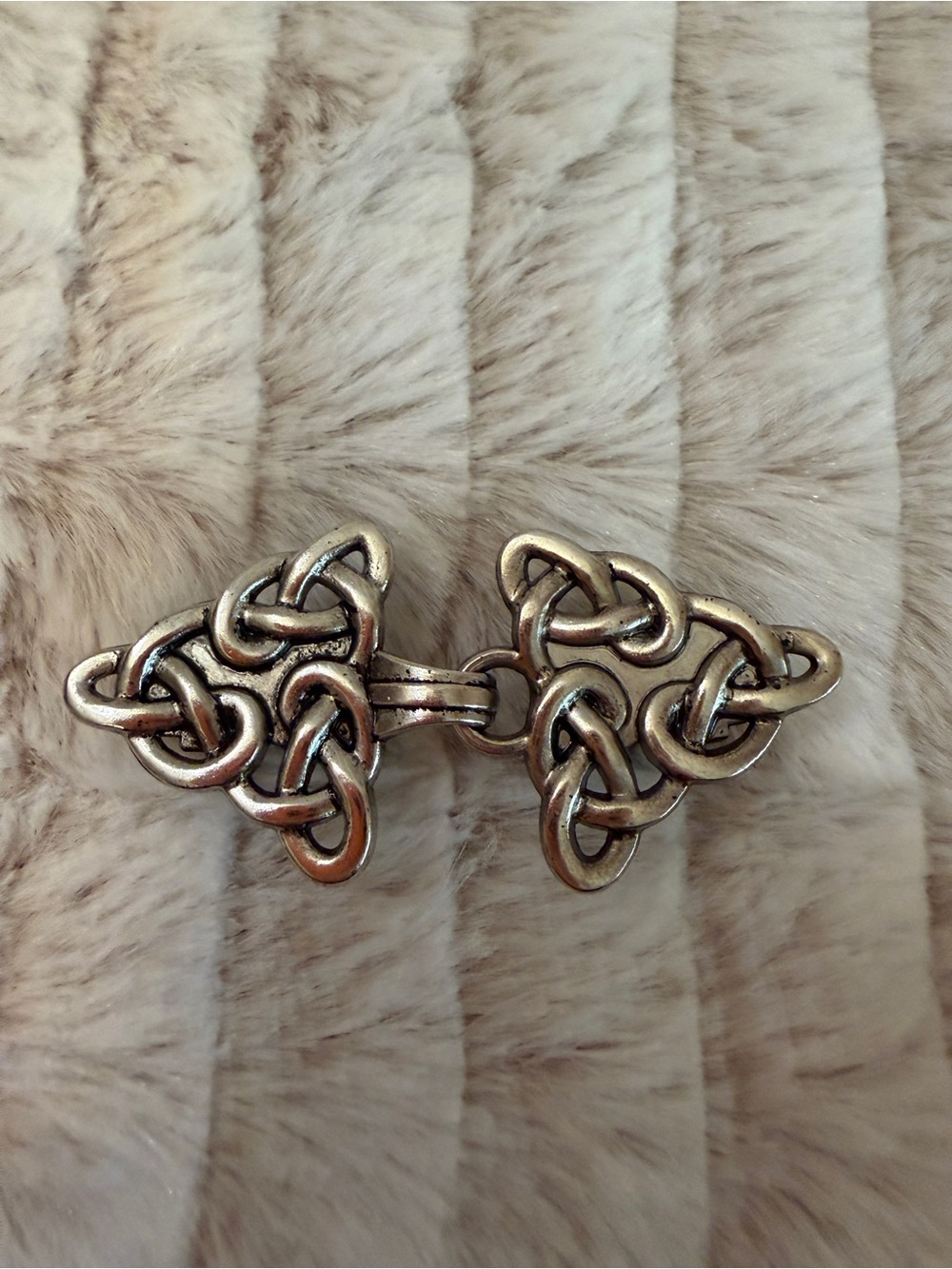 Silver-tone Sweater/Kimono/Wrap Closure Clip
